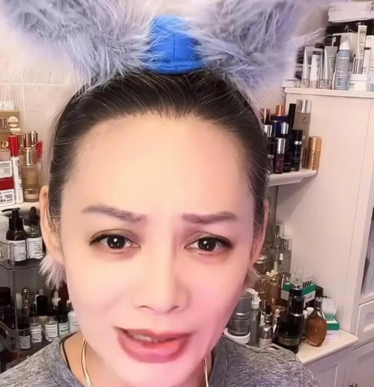 这才是今日娱乐圈最大的瓜啊！
热搜，爆了！
汪峰要是醒来，估计得懵。焦点？章