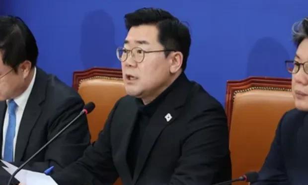 在野党兵行险招了！
就在昨天，3月21日，在野党发起了针对代总统崔相穆的弹劾！不