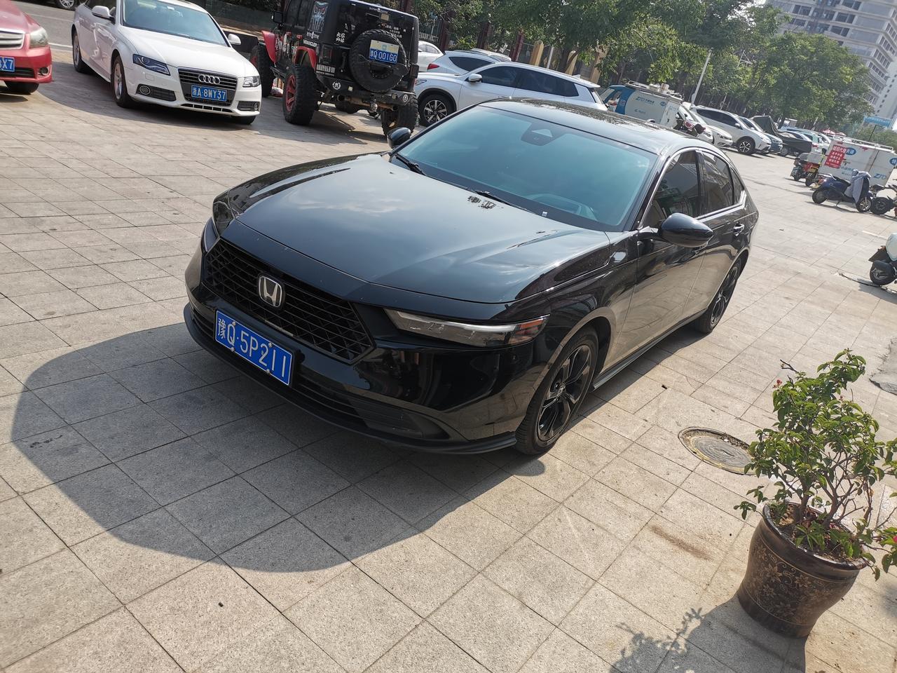 今年2月份买的，全款豪华版落地17.4