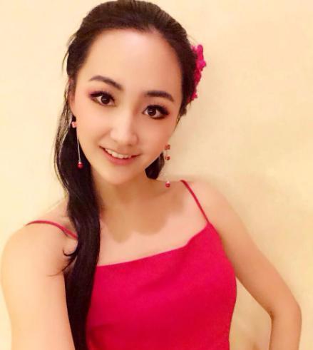 2011年，辛月要嫁给于震，辛月的母亲强烈反对，她对女儿说：“你是不是疯了？他离