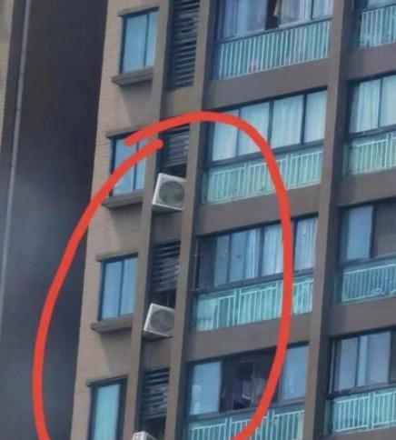 吉林15岁女孩趁父母不在家，邀请男同学来家里玩。不料，半夜父亲突然回家，担心被责