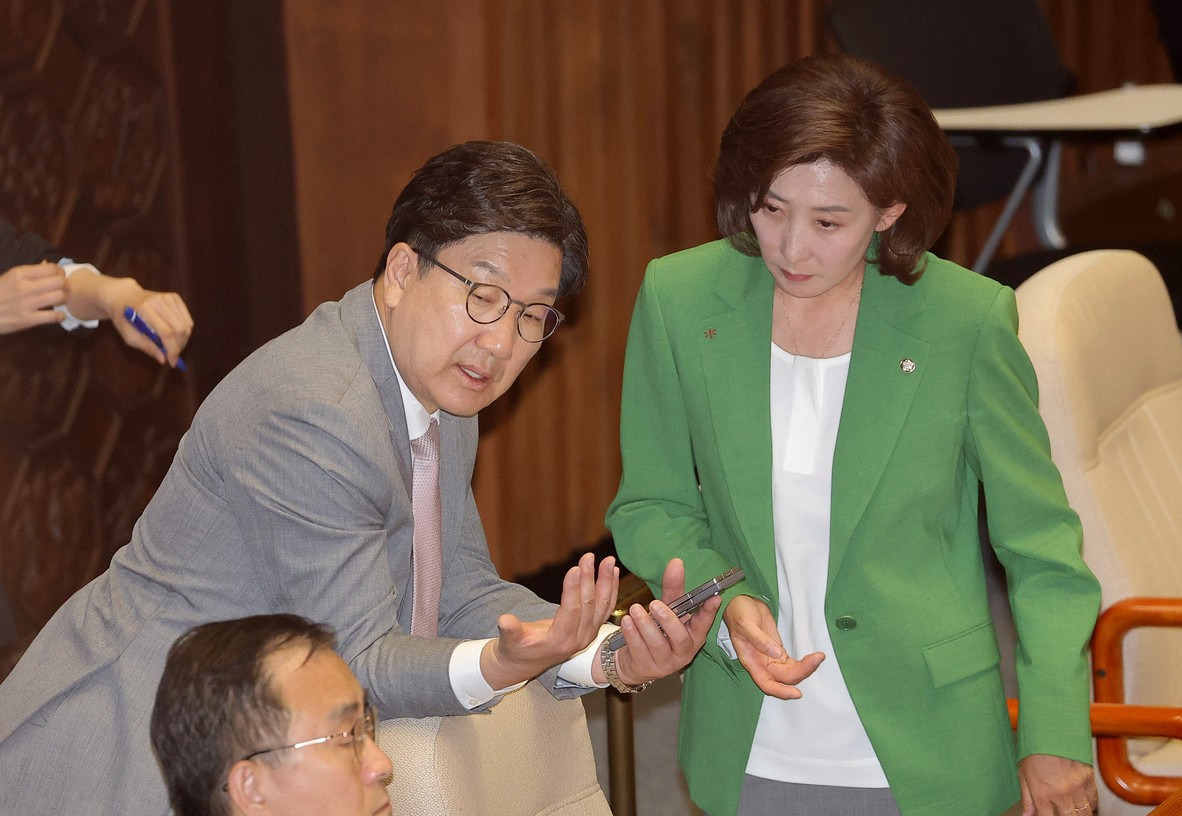 选举新党首，两派争斗凶











---











天啊