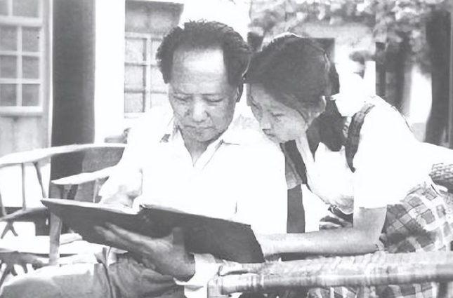 1981年，毛主席去世五年后，李敏接到中央办的一个电话，让她去谈一下“遗产”问题