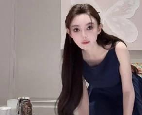 叶柯复活直播整活！
离开黄晓明这件事，很多人可能觉得这是一个“大新闻”，但叶柯凭