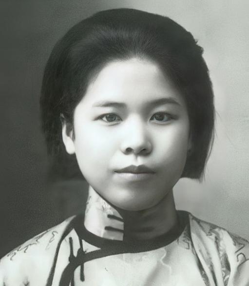 1947年，特务们将杨虎城的夫人谢葆真牢牢捆住，用针头扎进她的大腿，谢葆真顿时发