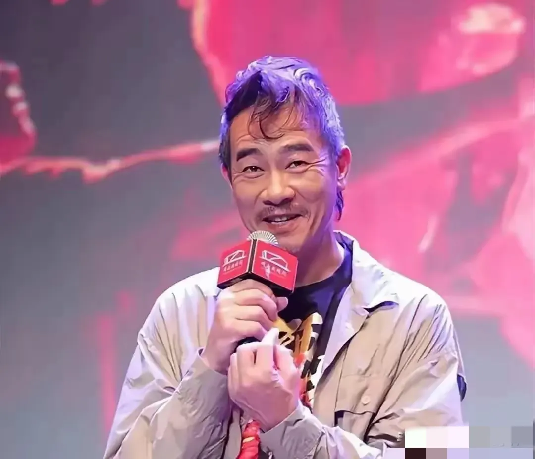 57岁的陈小春，断崖式衰老，像77岁的老头！