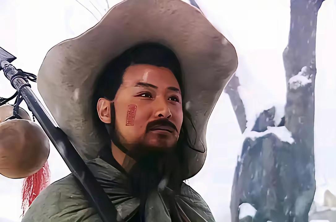 林冲如何才能在高俅手下谋生？
林冲本来是个体面人，东京80万禁军教头，与高俅无冤