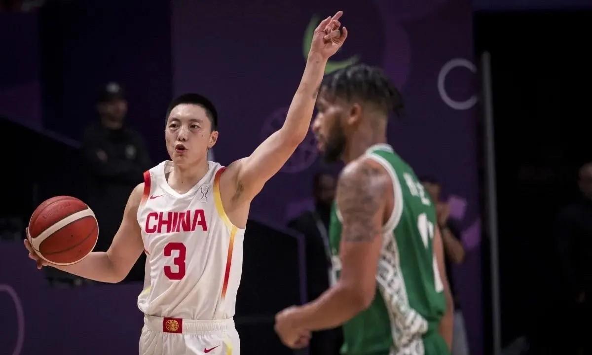 完全游离在比赛之外，只要丢失球权就倒地是什么习惯？是显的很拼吗。这场倒地5+，是