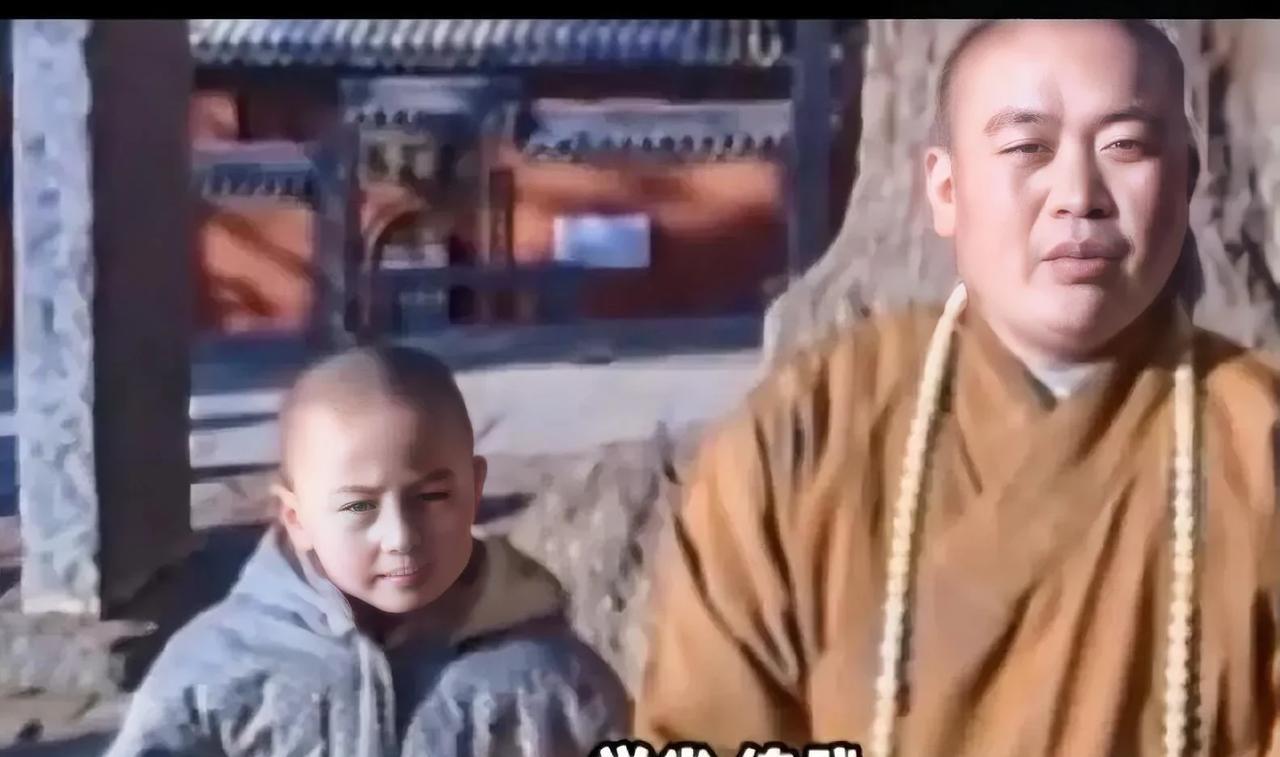 释小龙四岁拜师释永信的视频曝光
视频中他说道:
他跟小龙的父亲从小就认识，他们一