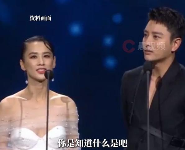 黄圣依透露初恋是贾乃亮！本人害羞捂脸承认：仍保持同学联系
近日，在某档综艺节目中
