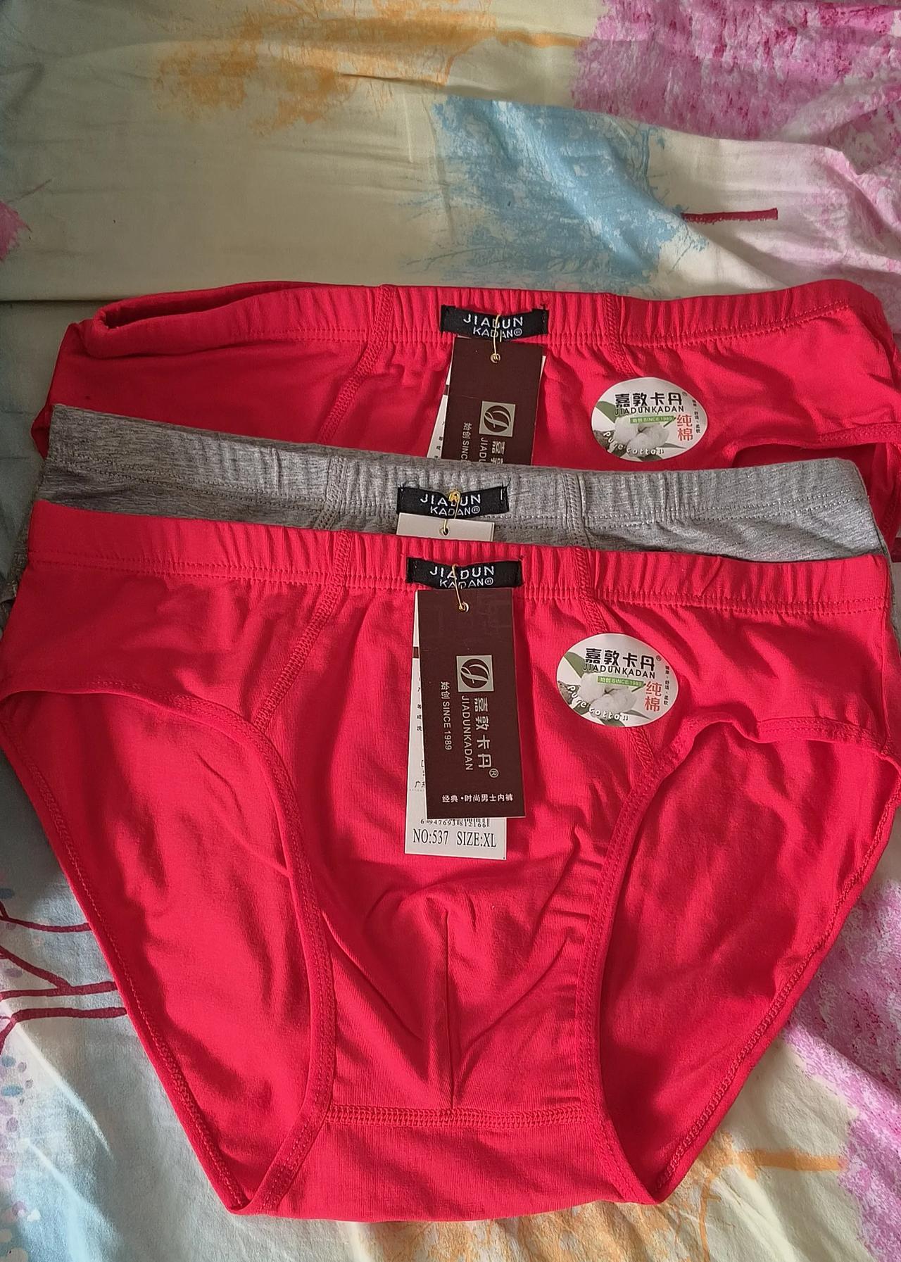 刚买回来的衣服、裤子之类，有没有必要先清洗后再穿呢？
看到有些人，把刚买回来的衣
