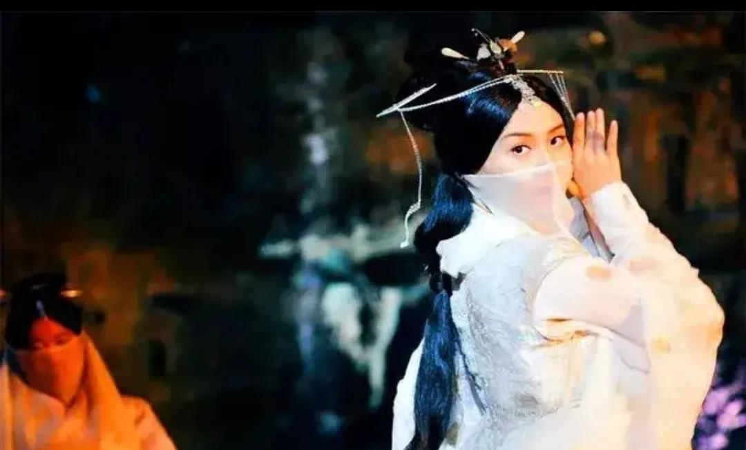 “如果我现在就要死了，你愿意跟我一起死吗？”



公元前88年，这位年过古稀的