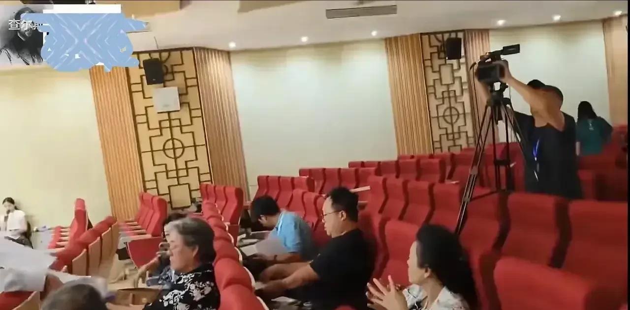为祁老师怒斥“孔雀杯”评选违规操作点赞
近日，媒体上发布了第十一届孔雀杯全国高等