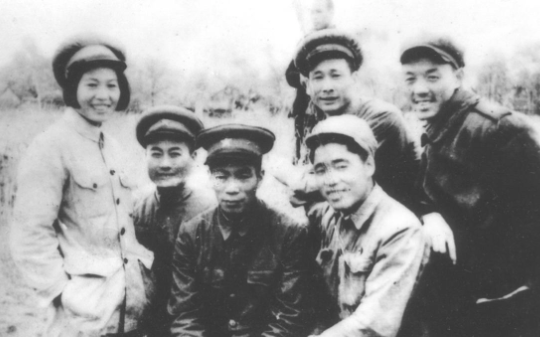 张治中沦为第三战区所辖部队的军事主官之一，又因顶撞大BOSS，被解除集团军总司令的职务