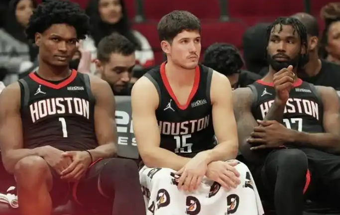 火箭队问题就是申京、谢泼德和阿门
防守端：
申京找个体重大的锋线墩子顶你，申京篮