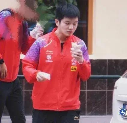 我就奇怪了，樊振东不就出国打比赛吗？一个个跳出来说技术外流！
什么叫技术不外流呢