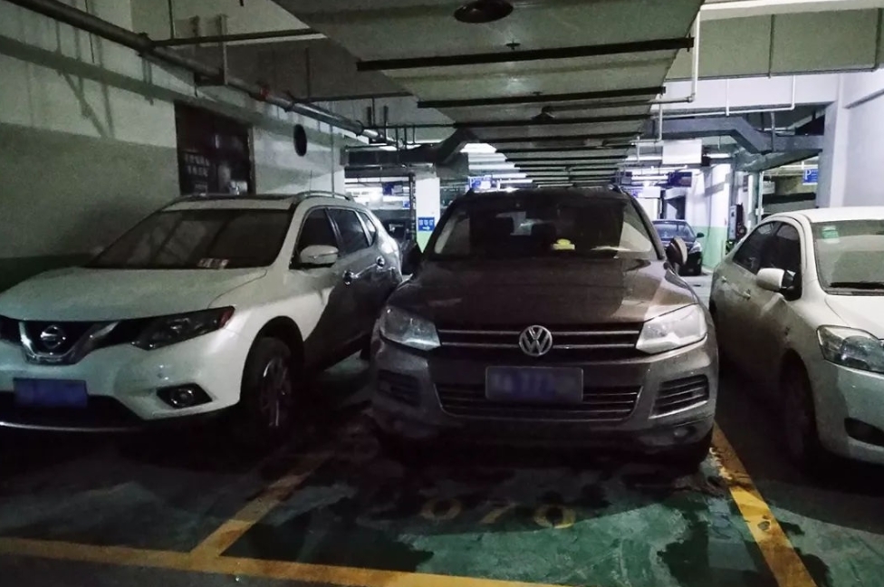 汽车长时间不开会有什么影响？
一个星期之内没什么太大问题。
两个星期三个星期之内