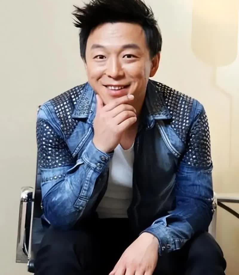 黄渤这步棋，看着是赌五亿分账，实则把娱乐圈的人情账算得明明白白。
 
谁都知