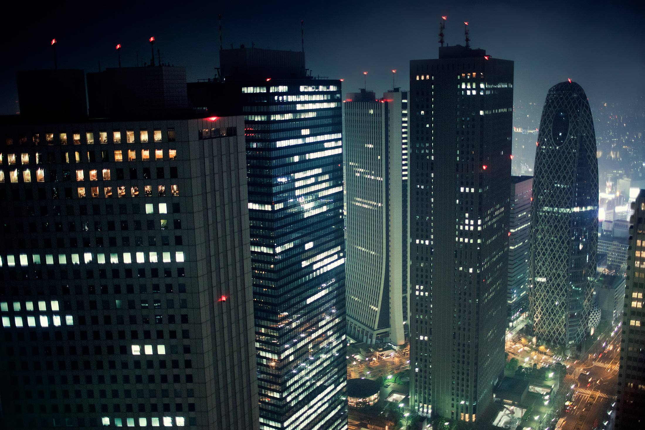 2012年，夜色下的日本东京。