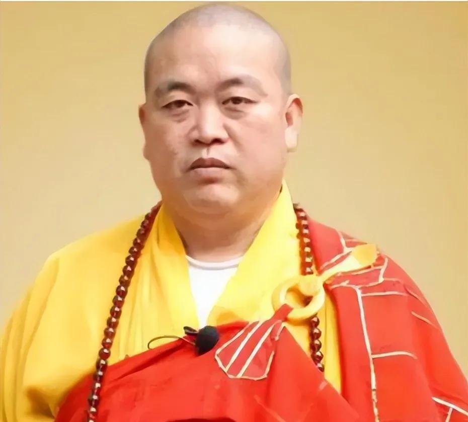 同样是释永信的弟子，为啥主宝强没改成“释宝强”，释小龙却能姓“释”？原来少林弟子