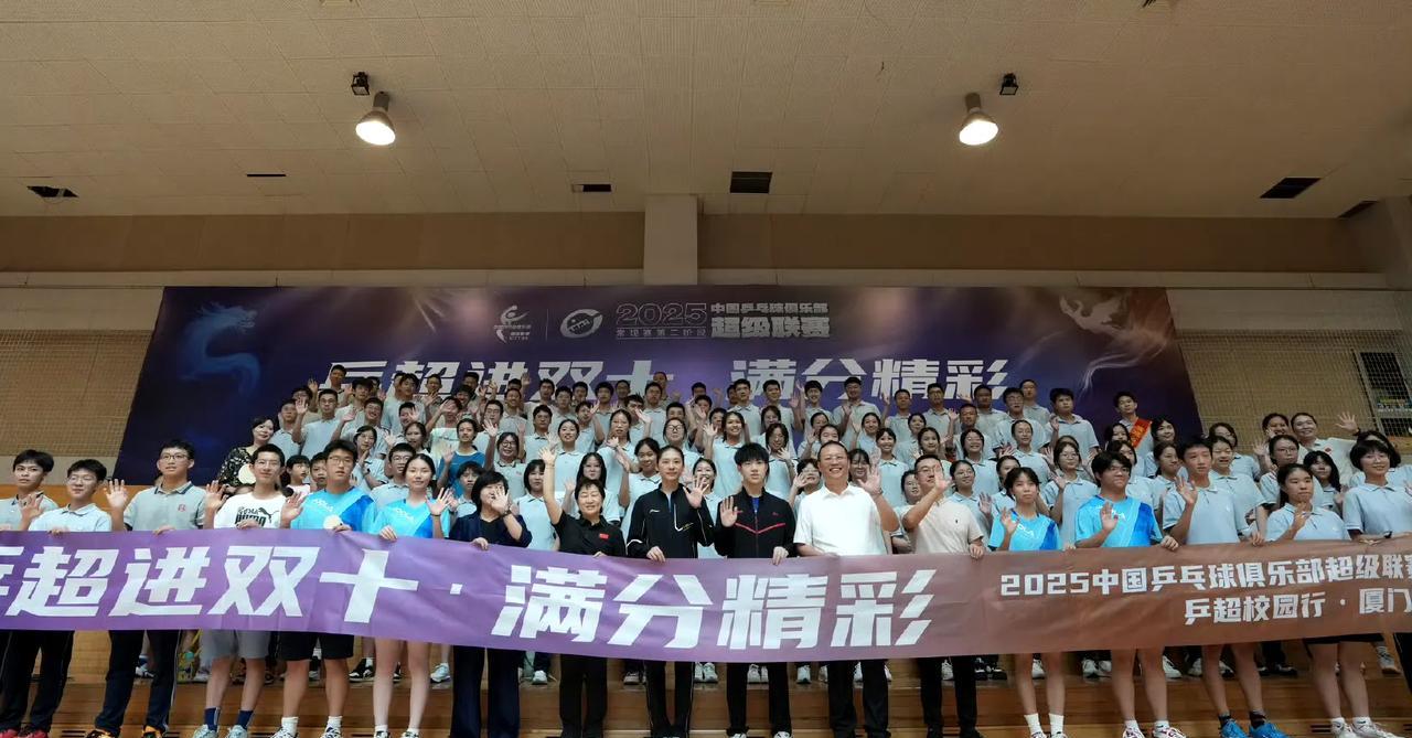 看起来比黄友政都高一点点