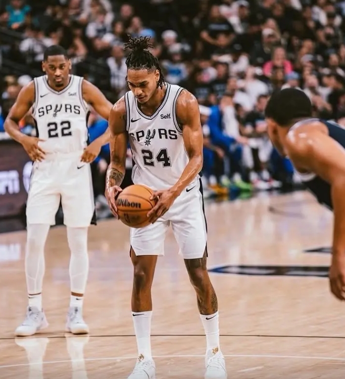 感觉马刺这些年选秀眼光着实很难称得上良好
特别是首轮中段及以上的签位 瓦塞尔算是