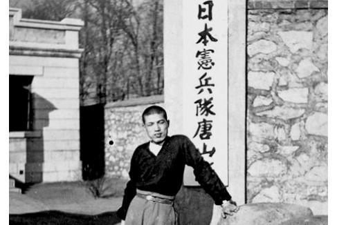 1946年，鹤丸光吉被执行枪决，行刑前大喊：“天皇万岁！”行刑人员听到后，直接将