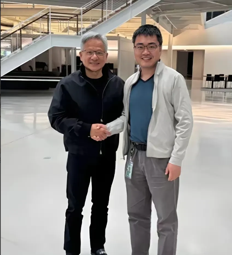 又是“清北出国记”？这回不是留学，是直接给美国AI巨头打工了。
英伟达刚刚官宣：