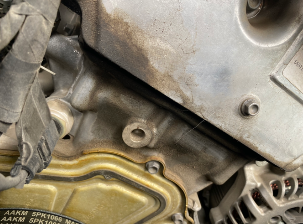 CT5发动机漏油
20改款四万➕KM，这车小毛病不少，有点小闹心。同款车友遇到这