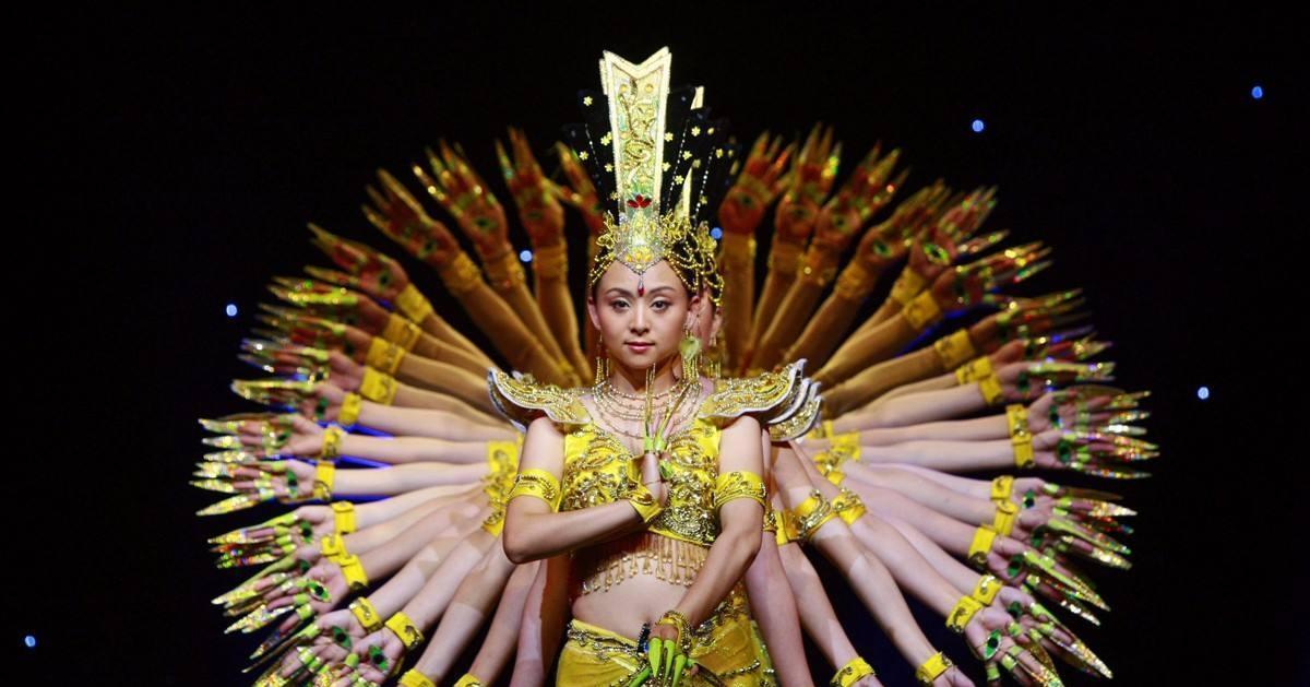 当年春晚“千手观音”聋哑人领舞，被富豪苦追8年，如今成了这样
知道邰丽华这个名字