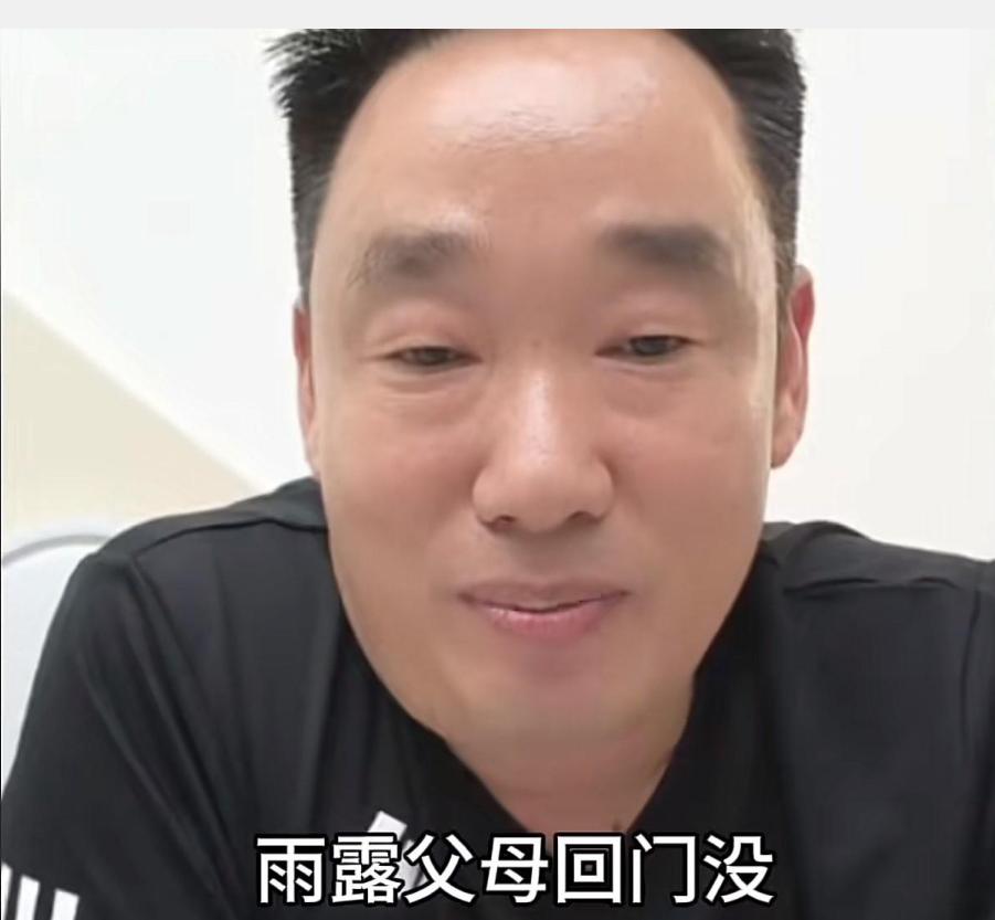 李佳不是抱养的，舅舅亲口说的！  这句斩钉截铁的话，源自李佳表舅最近的一次直播。