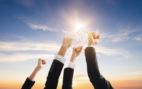 30岁男子欠网贷跳河失踪！催收短信遭曝光，网友：根本无需还