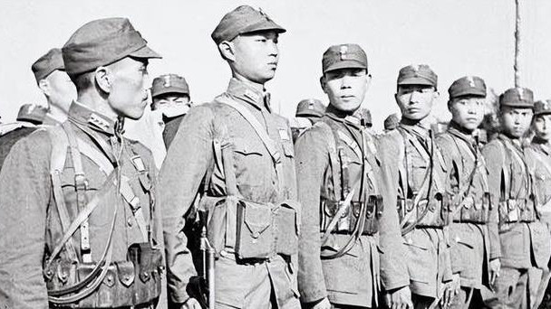 开国少将携妻回到家乡，发现童养媳苦等他22年，妻子选择令人泪目