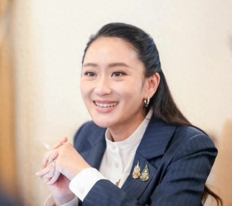 洪森千算万算，竟然没算到佩通坦有绝招，中泰高铁成为一步暗棋！

一场看似寻常的边
