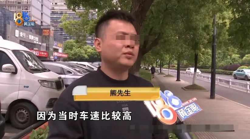 浙江杭州，一男子开着他花40万买的车，以每小时78公里飞速行驶，突然，他被一网约