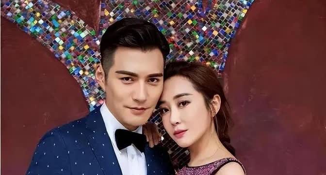 2000年，21岁的严屹宽被上海一位富婆看中。富婆对他说：我出1个亿养你，你不需