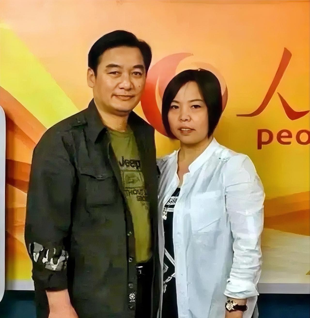 1985年，安徽21岁战士壮烈牺牲，战友方海鹰放弃上军校，替他尽孝，父母感动得泪