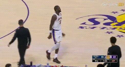 糟糕！艾顿22+12+4帽表现极佳，末节受伤离场。
图1-2：是硬碰硬撞到膝盖了