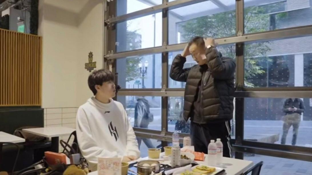 杨瀚森吐槽当地理发太贵，刘维伟说化身托尼，杨瀚森吓坏了哈