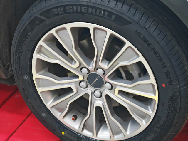 东风胜利轮胎初感
换胎原因：9w公里，前胎磨损快到线了，而且雨天大脚油门起步响胎