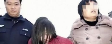 “她才15岁啊。”2010年，湖北警方从一个地窖里，救出两个被囚禁的女孩儿，亲属