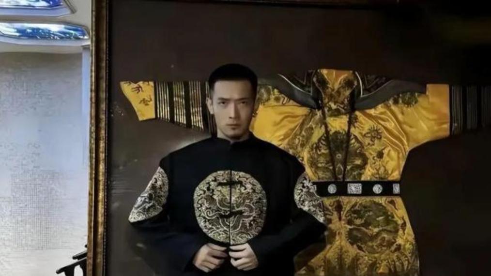 郑爽被爆在美给巨贪人小妈, 继子自称“豫上皇”, 背后真相令人咋舌