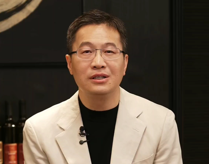 卢伟冰保持清醒的头脑：我们离苹果和三星还是有较大差距，继续努力！

虽然说，他们