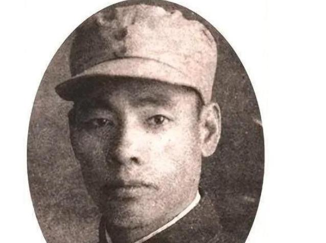 1941年，游击队长刘锡坤借宿到地主家，却被地主婆安排在儿媳妇的房间。半夜，房门