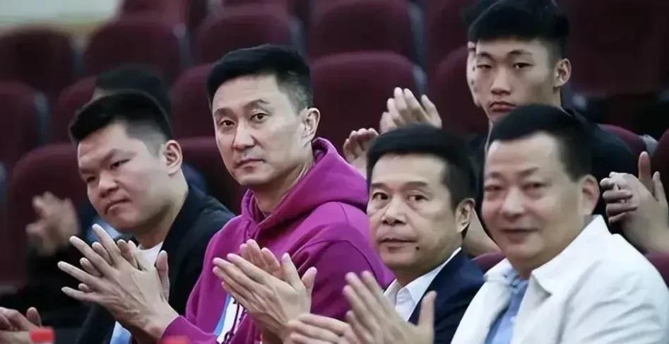 广东宏远赛季可能引援：陈国豪、邹阳、崔永熙。  这三人加盟的可能性，说实话，都渺