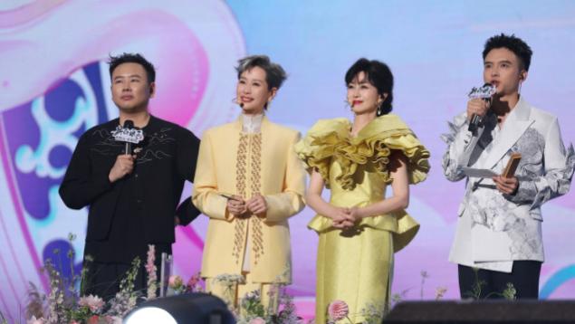 叶童官宣退出新白巡演！赵雅芝助理内涵 “善良望尘莫及”，30 年情谊生变？