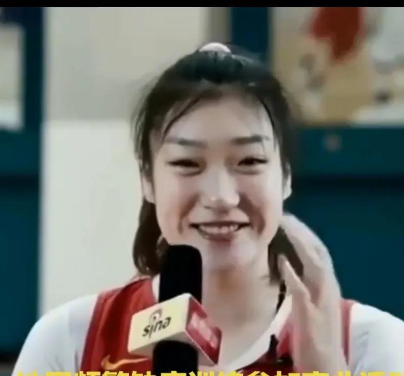 李梦突然退出女篮亚洲杯这瓜太震撼了！ 眼看7月亚洲杯就要开打，她官宣退赛，原因竟