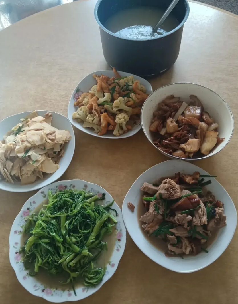 景区里这桌菜要150，算不算贵啊？