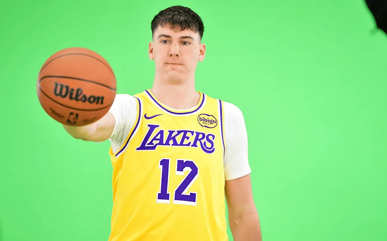 NBA常规赛，凭借奥斯汀-里夫斯的绝杀，湖人以116-115险胜森林狼。
赛后，