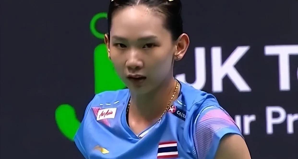 激战78分钟，
李美妙晋级挑战安洗莹！
2025年印尼羽毛球公开赛刚刚结束了一场